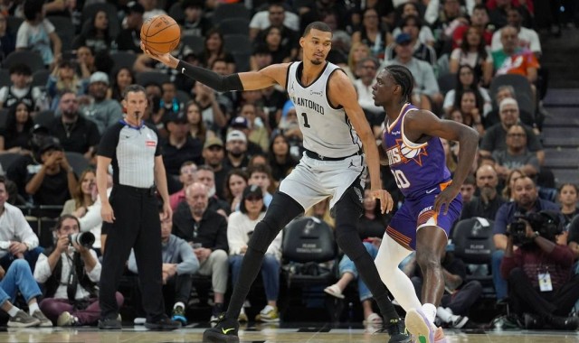 文班亚马34+11吉莱斯皮24分 马刺绝杀太阳