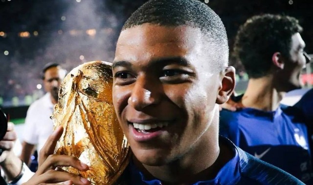 姆巴佩是“毒瘤”？学不到C罗半点拼劲！皇马引进他是否大错特错