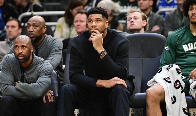 曝字母哥去年曾与雄鹿表达过分手 管理层选择继续冲冠