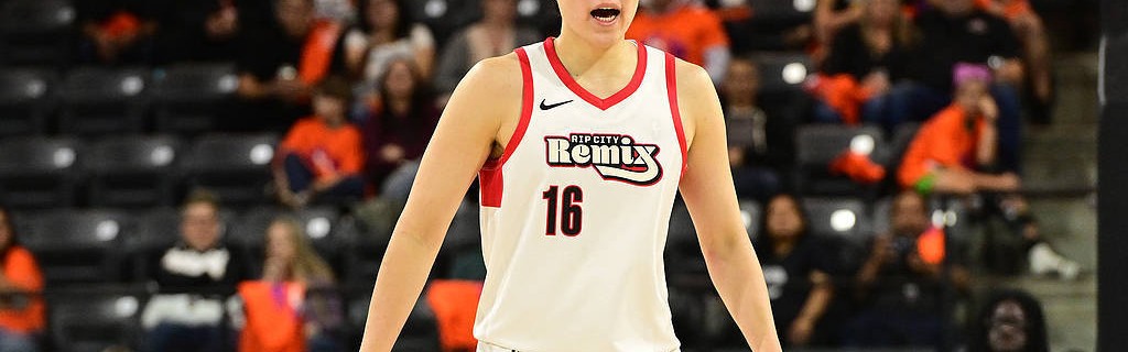 杨瀚森季后赛首战6分5板2助+2盖帽 混音险胜卡皮坦人