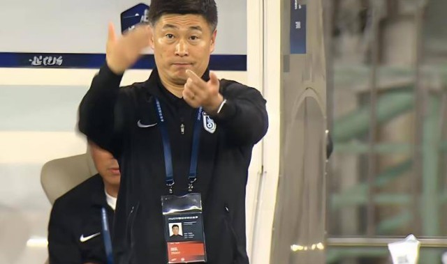 大连队功勋教练刚从老东家下课，就执教德甲汉堡队，同时兑现诺言从国足挖走林良铭